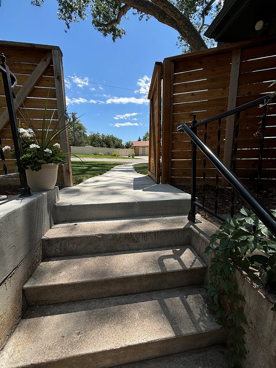 Private Entrance