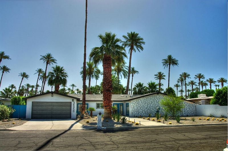 Mid-century chic exterior