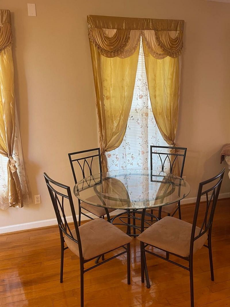 2 Dining area