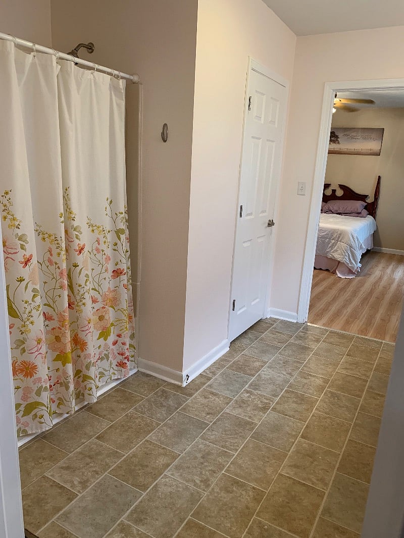 Shared shower n toilet room off both bedrooms.