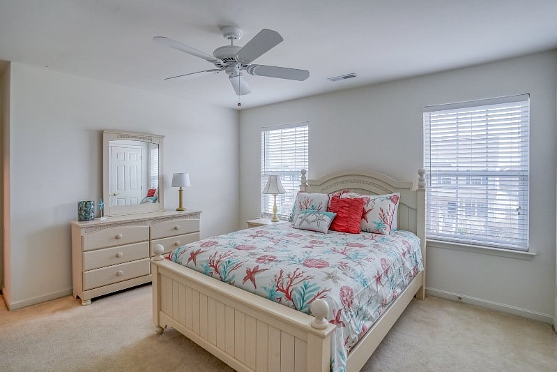 Upstairs guest bedroom 