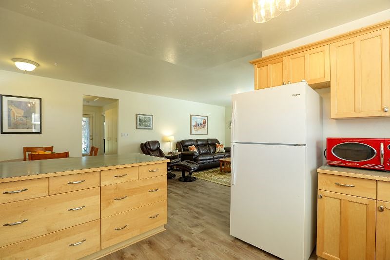 so much storage in the kitchen