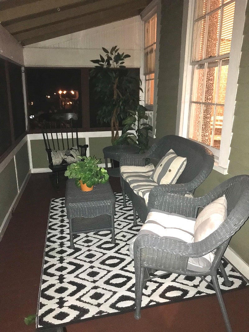 Cozy porch/balcony