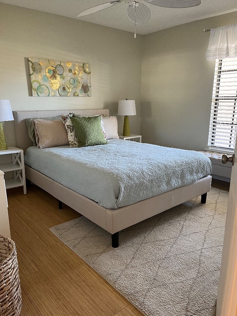 Second bedroom-queen bed