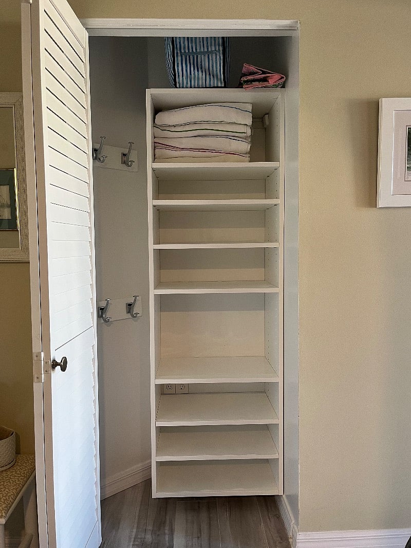 Entrance closet