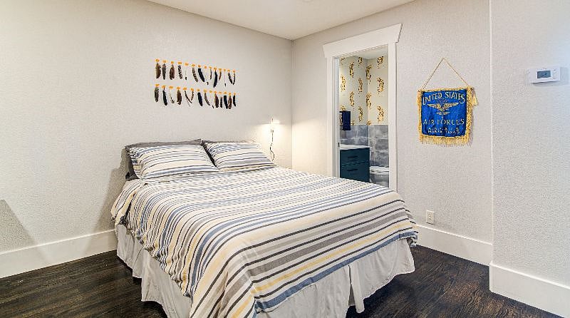 Queen Bed.