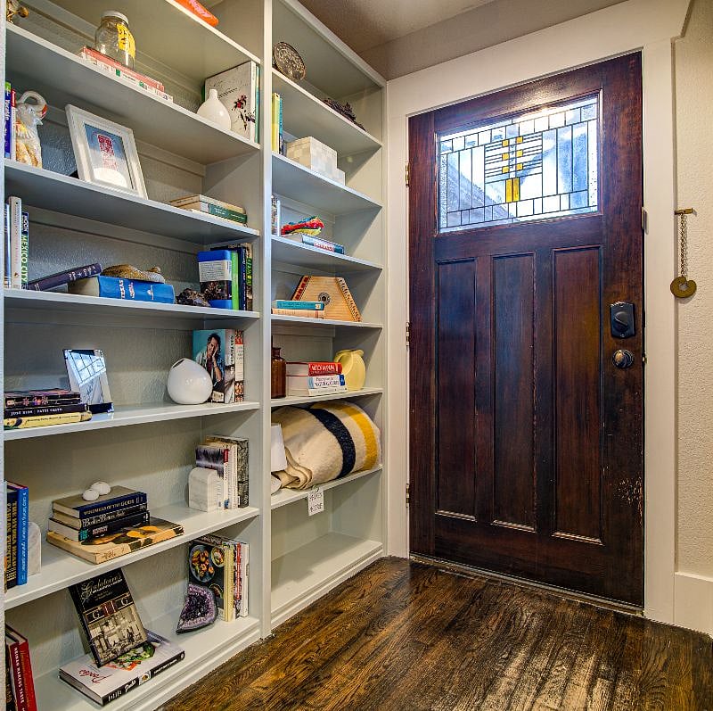 Foyer. Lots of fun books to peruse!