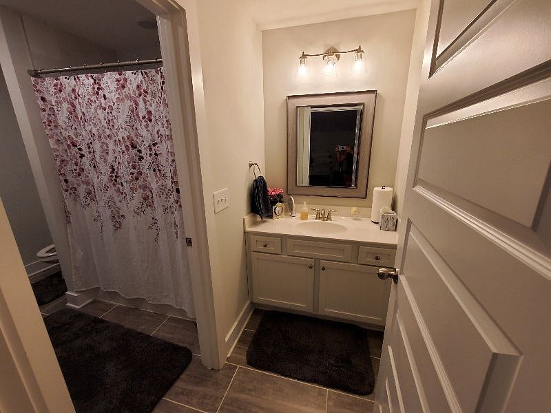 Bathroom 2 sink area
