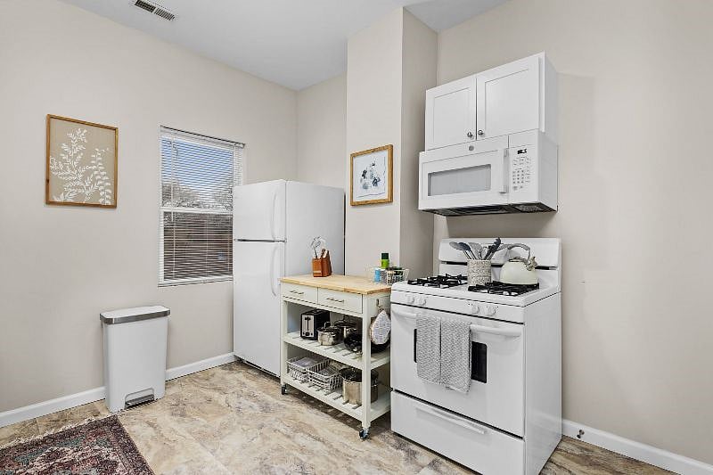 FULLY STOCKED, full size kitchen