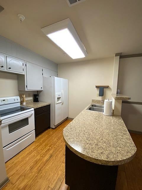 Furnished Finder property 479592_6 photo 8
