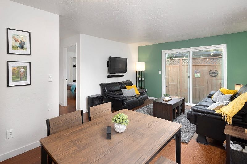 Dining room to living room