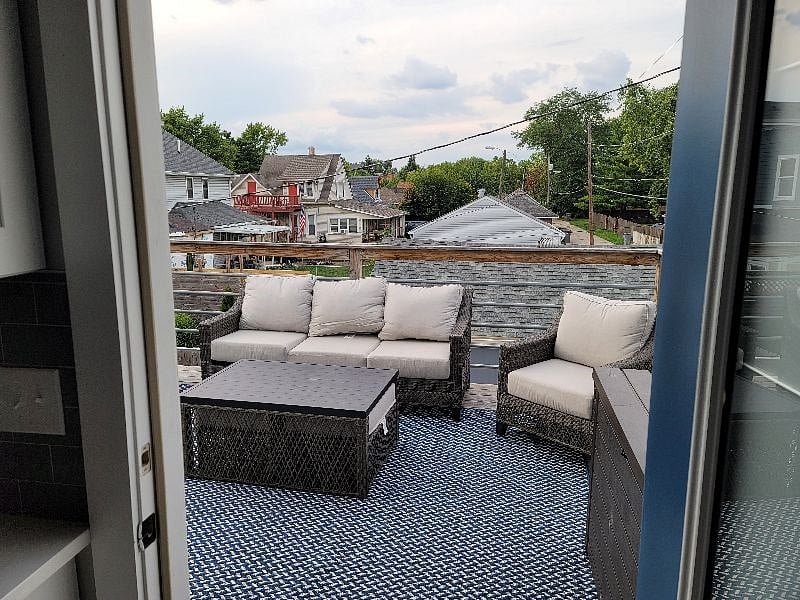 Cozy deck furniture - use the pieces under the table as footrests or extra seats. Tilt crank umbrella to shade evening sun is located in the deck box and attaches to NW corner of deck.