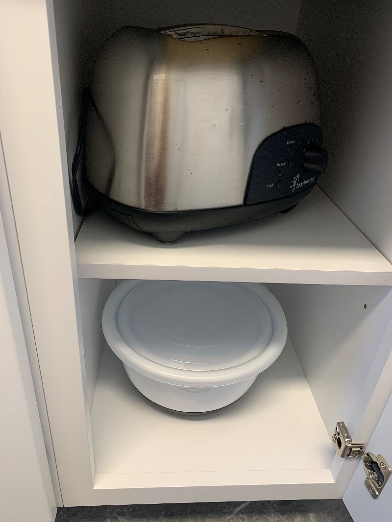 Toaster and bowls with covers.