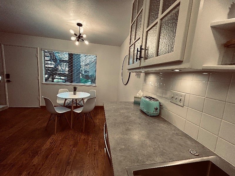 Kitchen & Dining Area