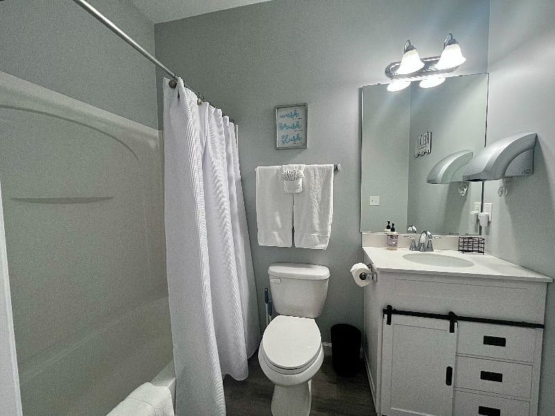 Updated guest bathroom with tub/shower.