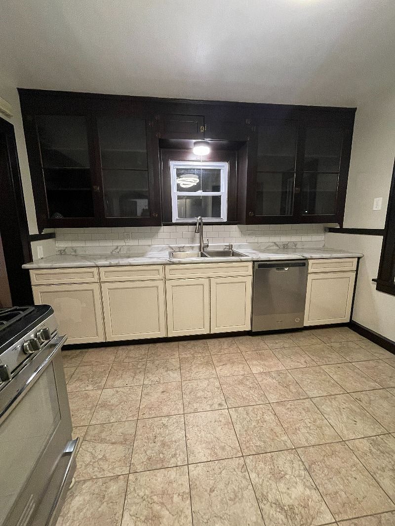 Furnished Finder property 480401_1 photo 3