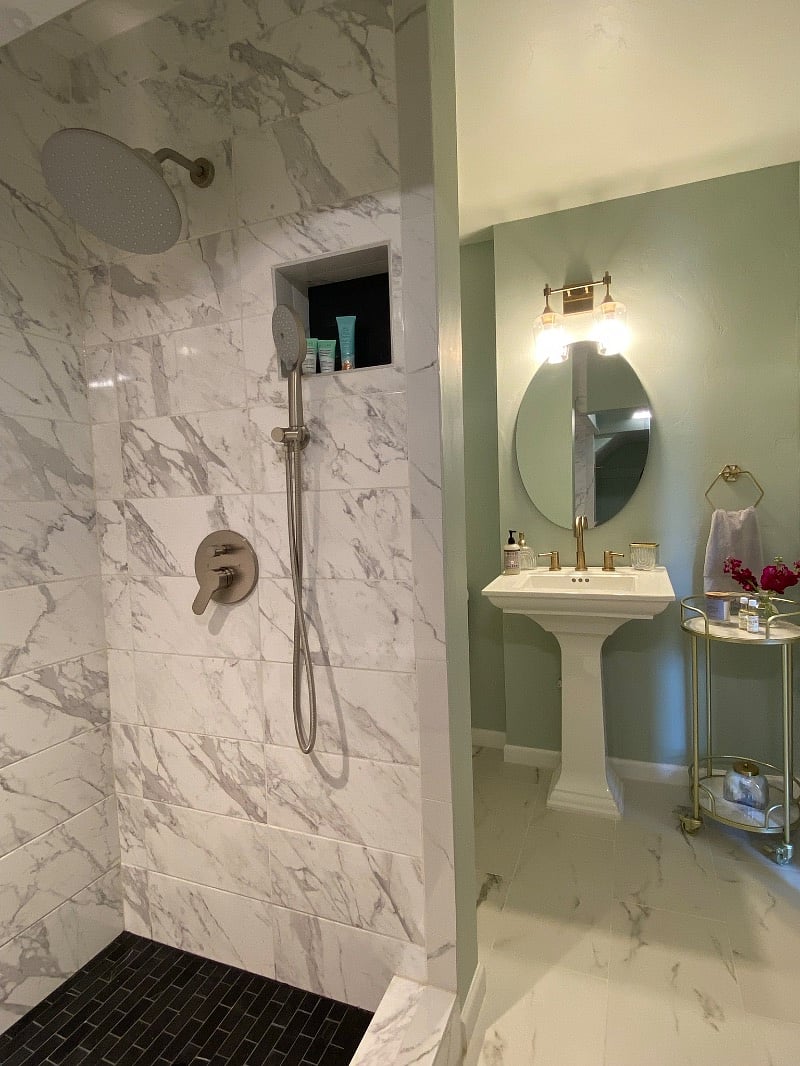Mster bathroom with rainfall shower head.