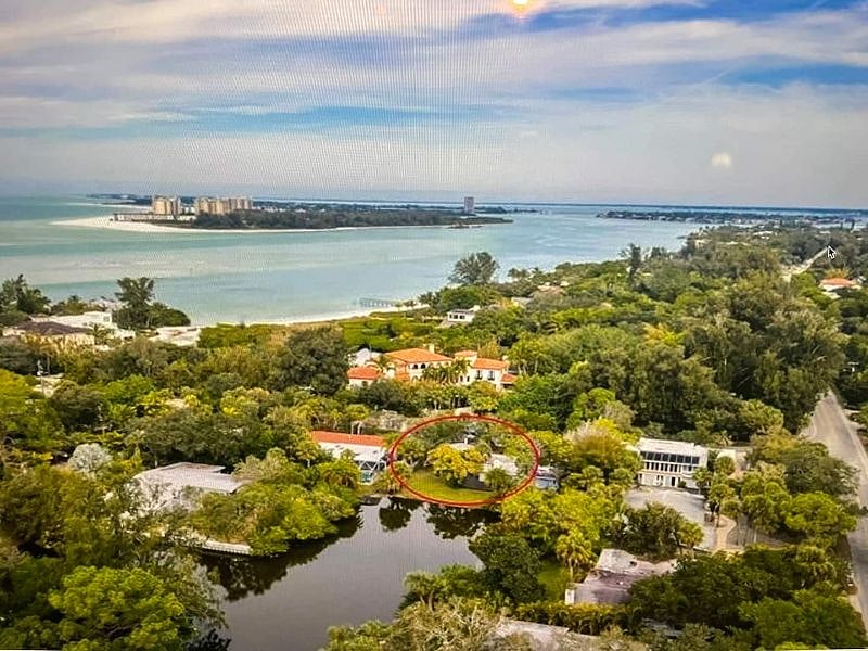 The house is very close to the beach !!!!