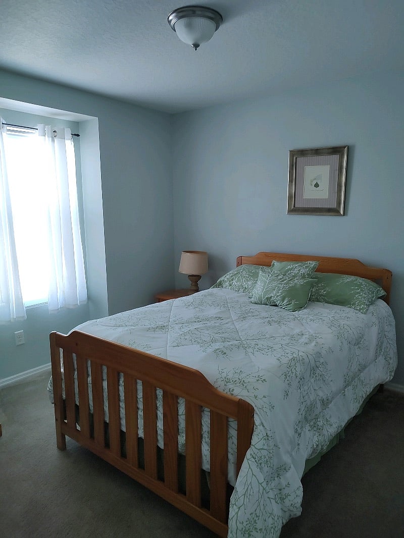 2bd bedroom upstairs- full size bed 