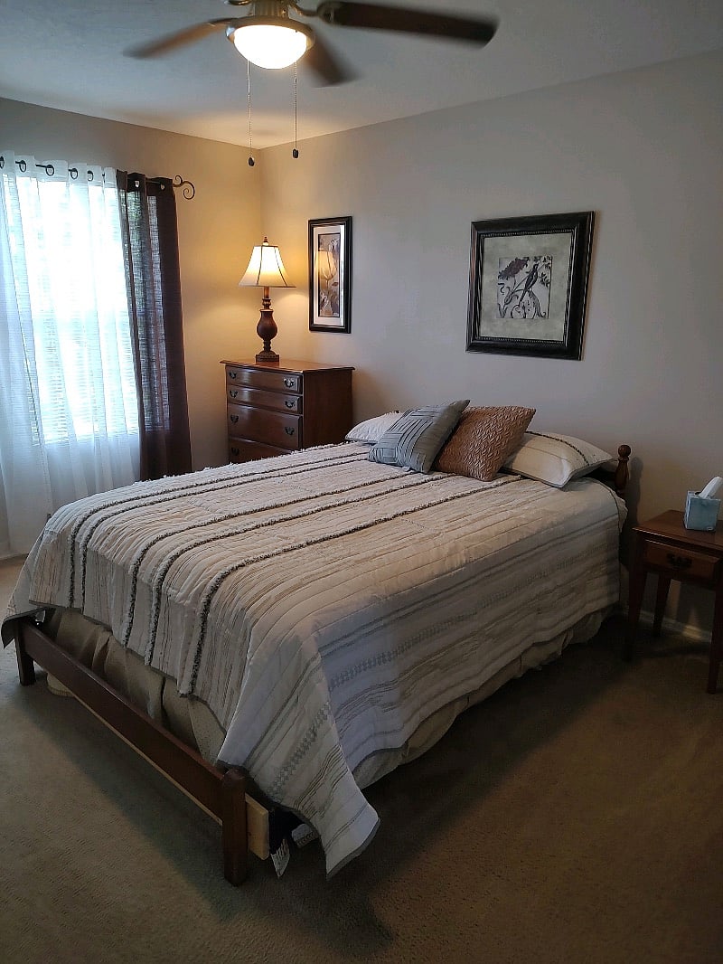 Master w/ queen bed full bathroom inside 