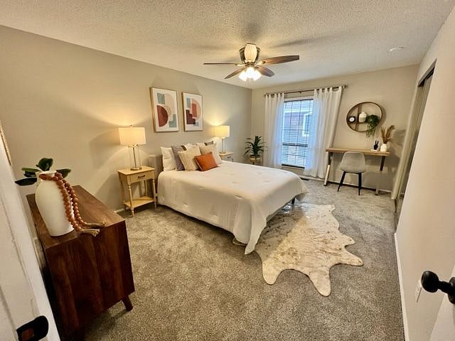 Main bedroom - queen bed and office desk