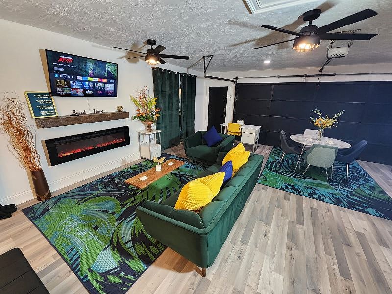 Living area/Dining