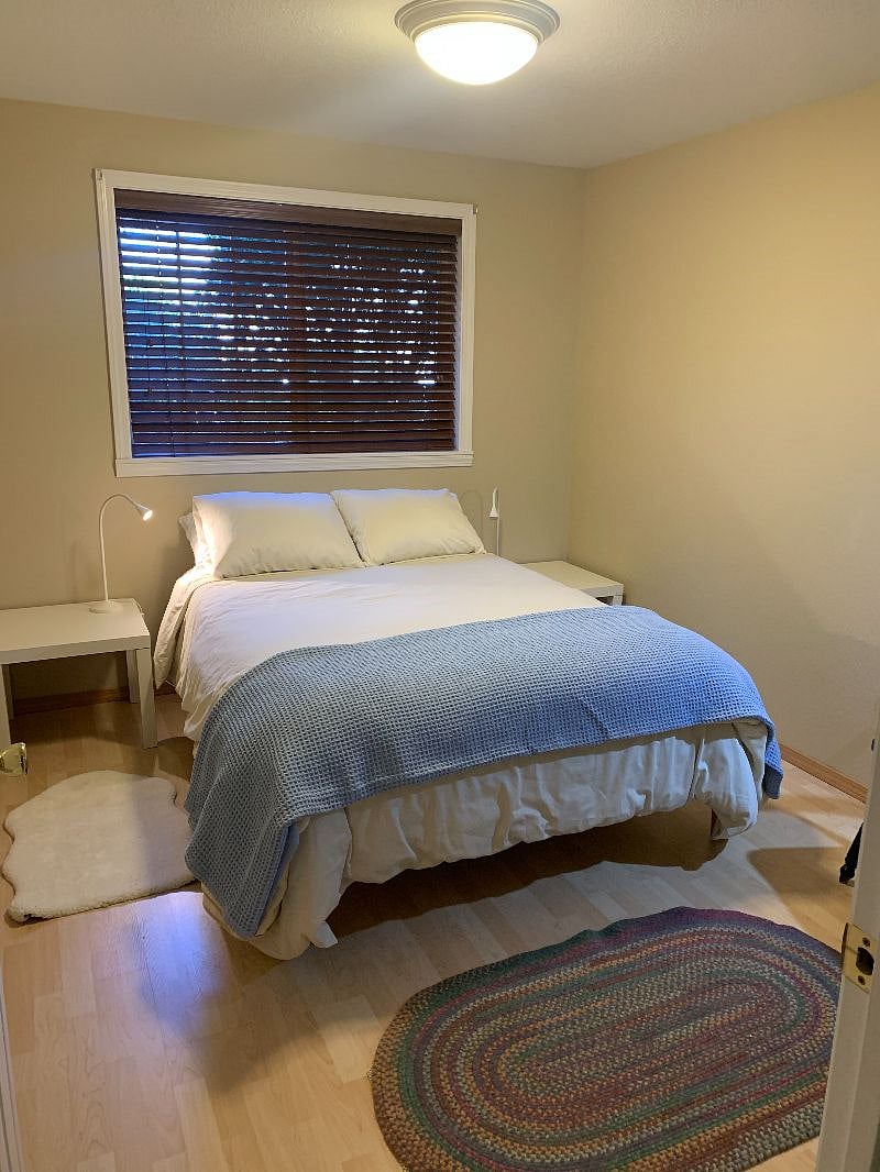 Ground floor bedroom with full size bed.