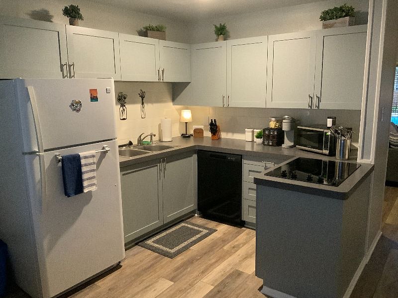 Full Kitchen with cooktop, dishwasher (new), micro, Keurig, wall oven, disposal