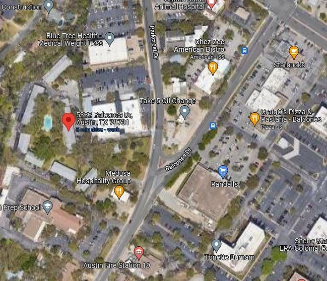 Close to what you need: Randall's Grocery, Starbucks, local favorites Russell's Bakery, Chez Zee Restaurant and more. Walk to bus stop