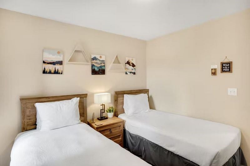Second Bedroom, 2 Twins
https://www.vacasa.com/unit/89440
