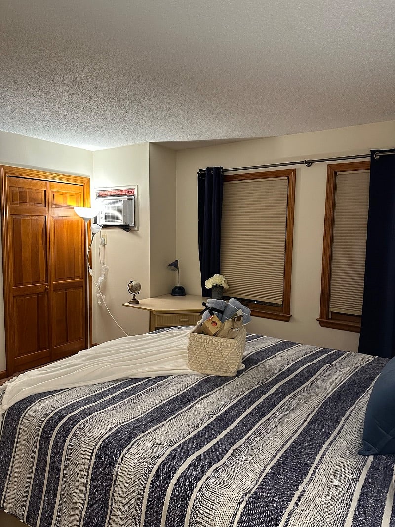Deep closet, air conditioning