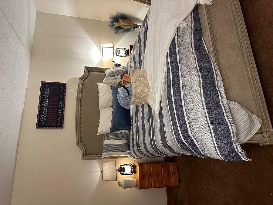 Cozy bedroom for rent all new furnishings, including bed, bedspread towels, included