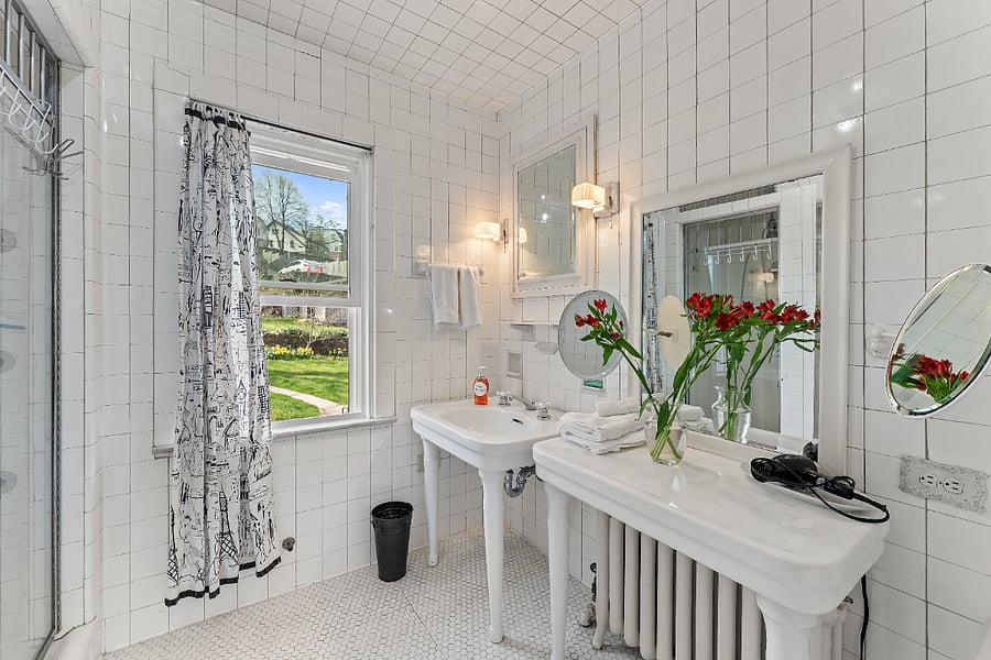Private Bathroom - Master Suite