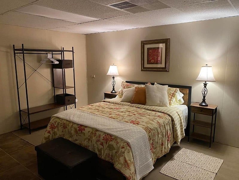 Bedroom with queen size bed
