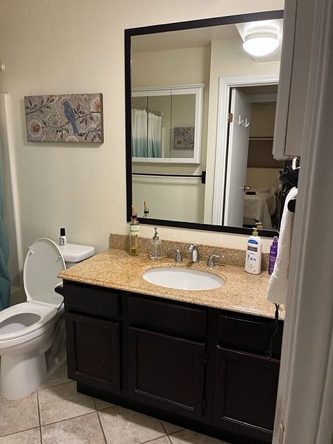 Downstairs Private Bathroom
