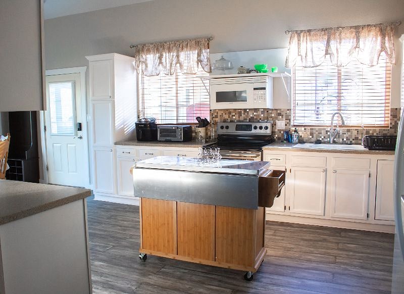 Kitchen view from entrance to living room.