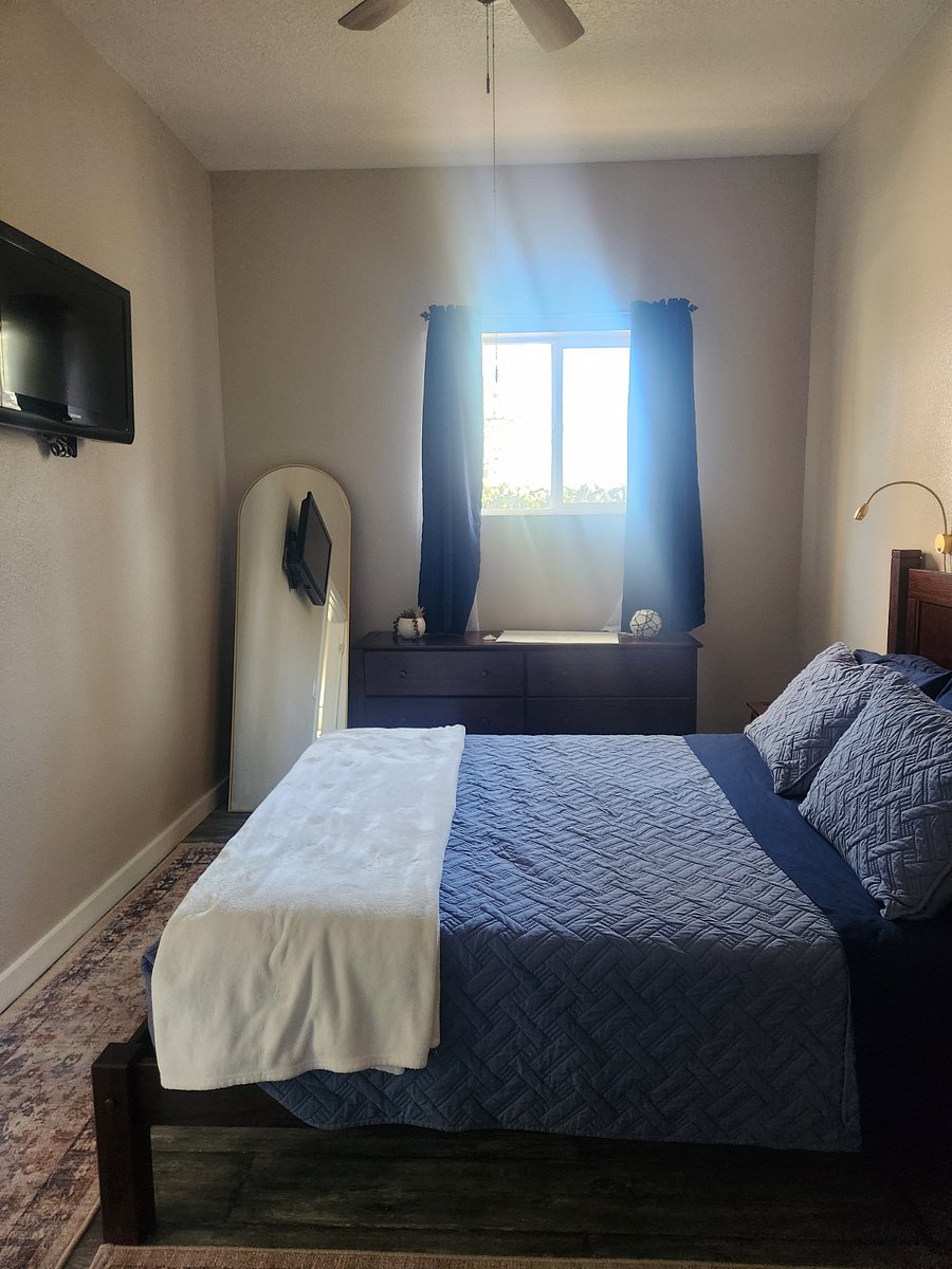 2nd bedroom