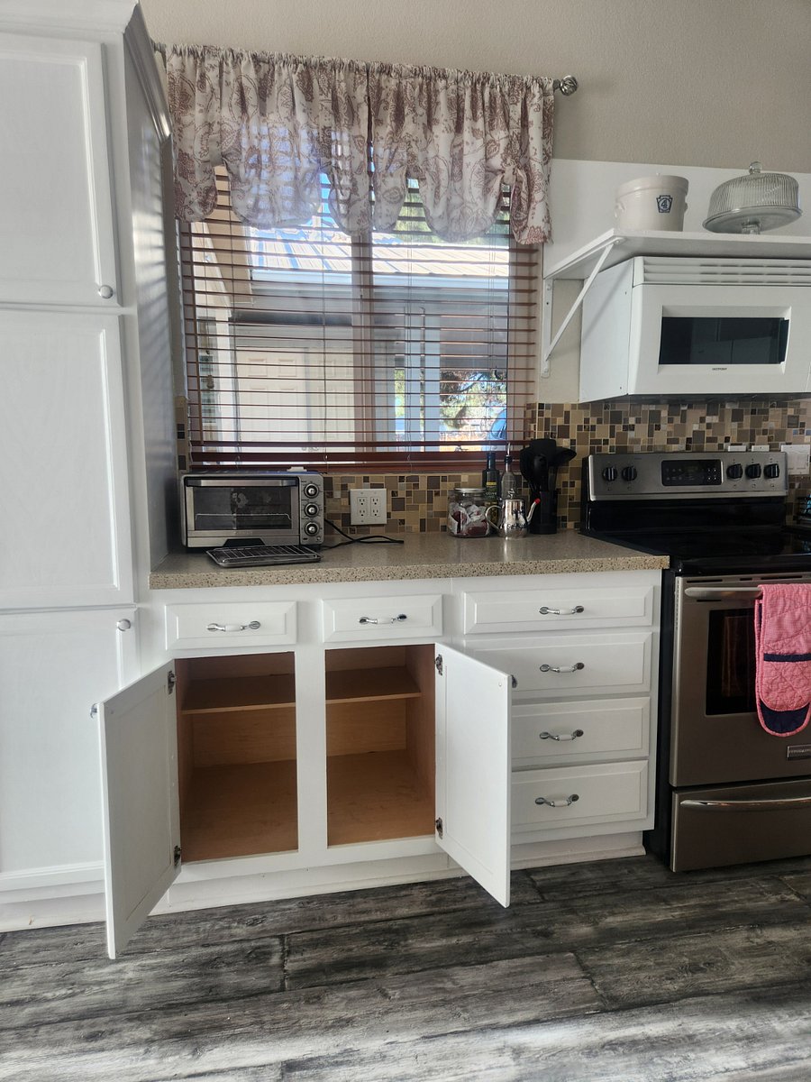 Kitchen cabinet storage