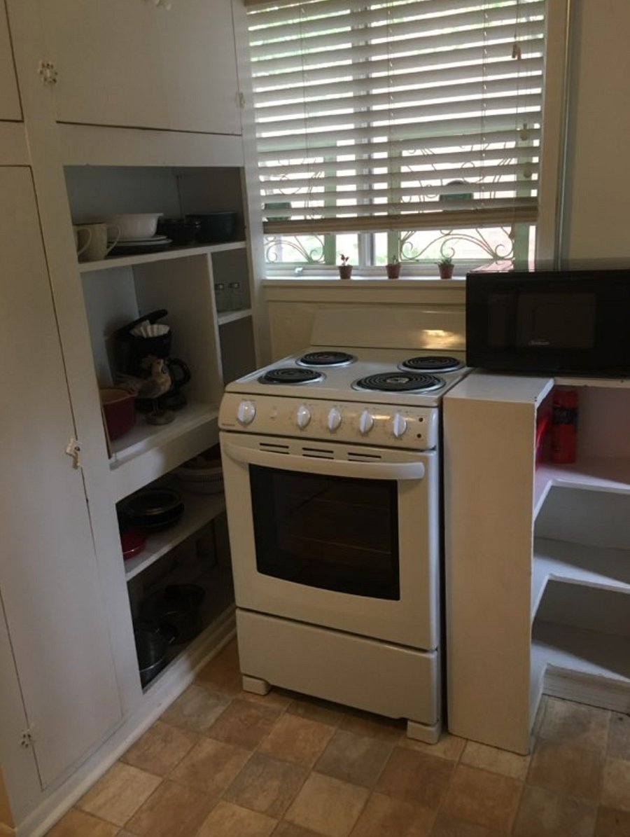 full frig , cabinets and entry to living room not shown. 