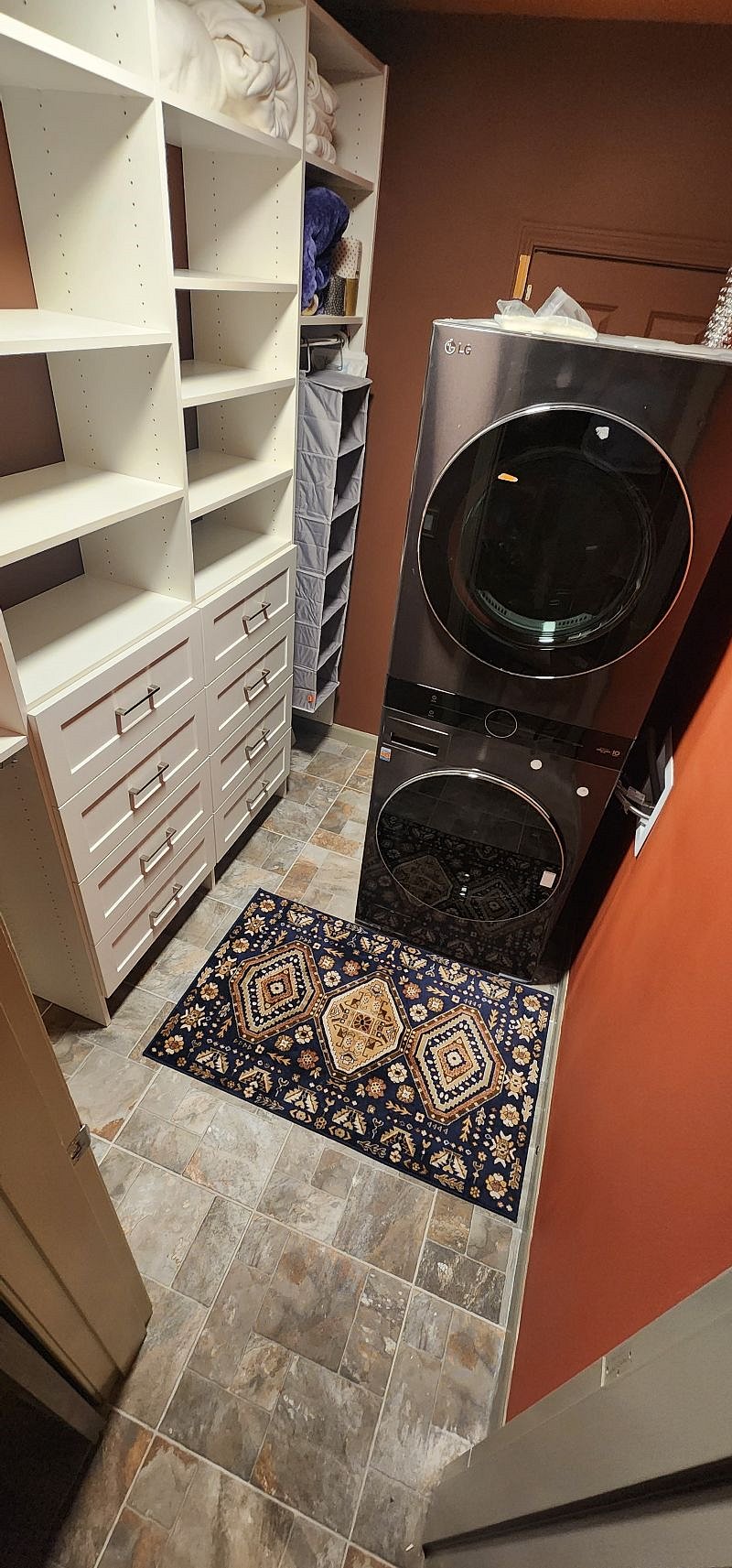 Closet w Washer and dryer.