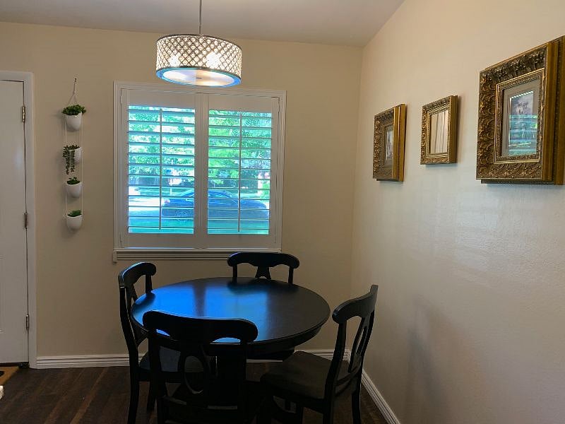 Dining Table in Kitchen Area