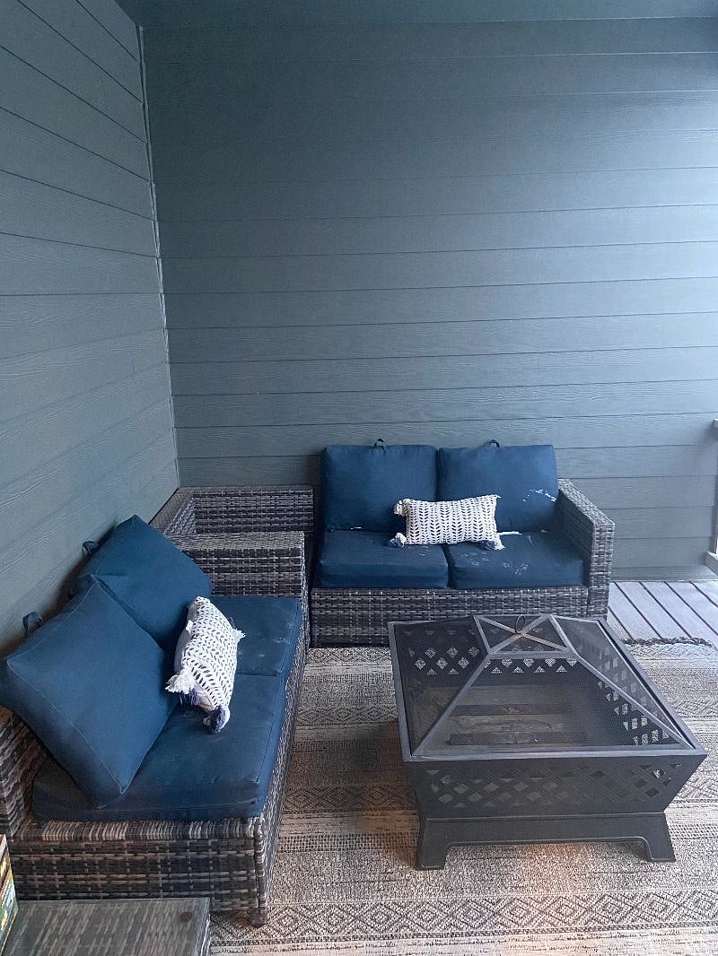 Covered Patio w/Firepit