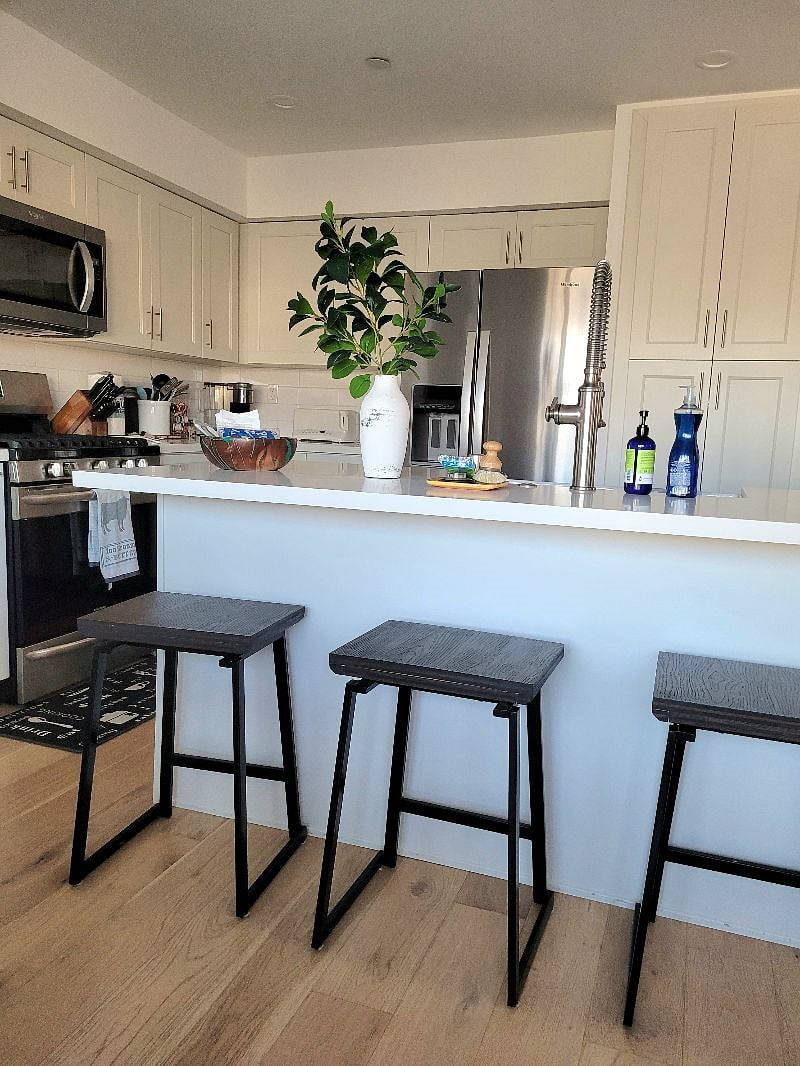 Brand new kitchen appliances with everything you need to prepare meals