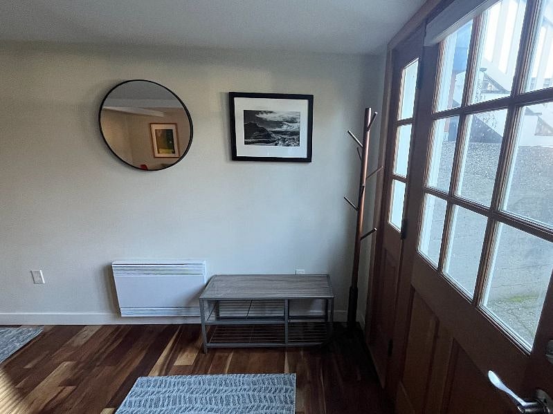Light-filled private entry