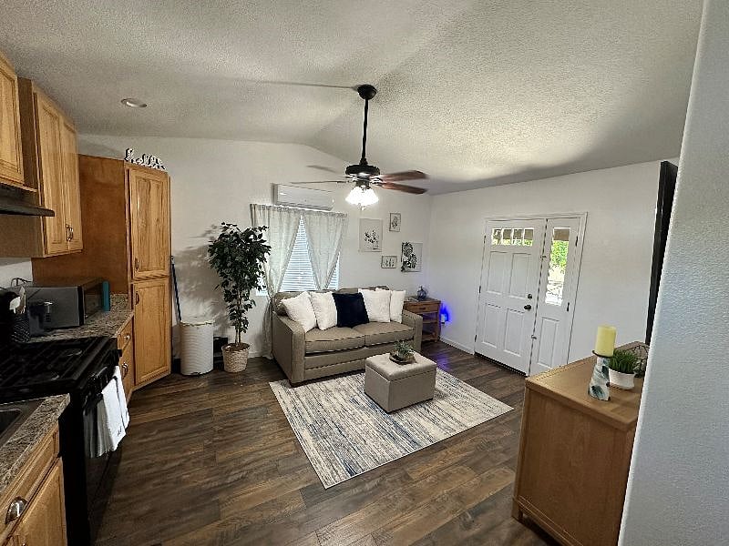 Livingroom / Kitchen