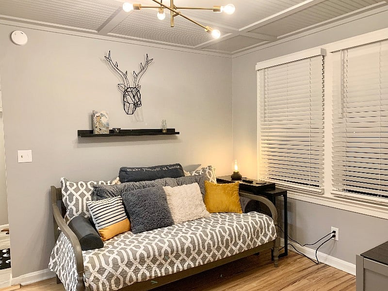 New reclining love seat added - no more day bed