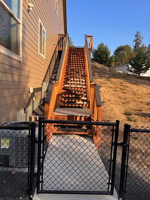 25 Steps from Street Level