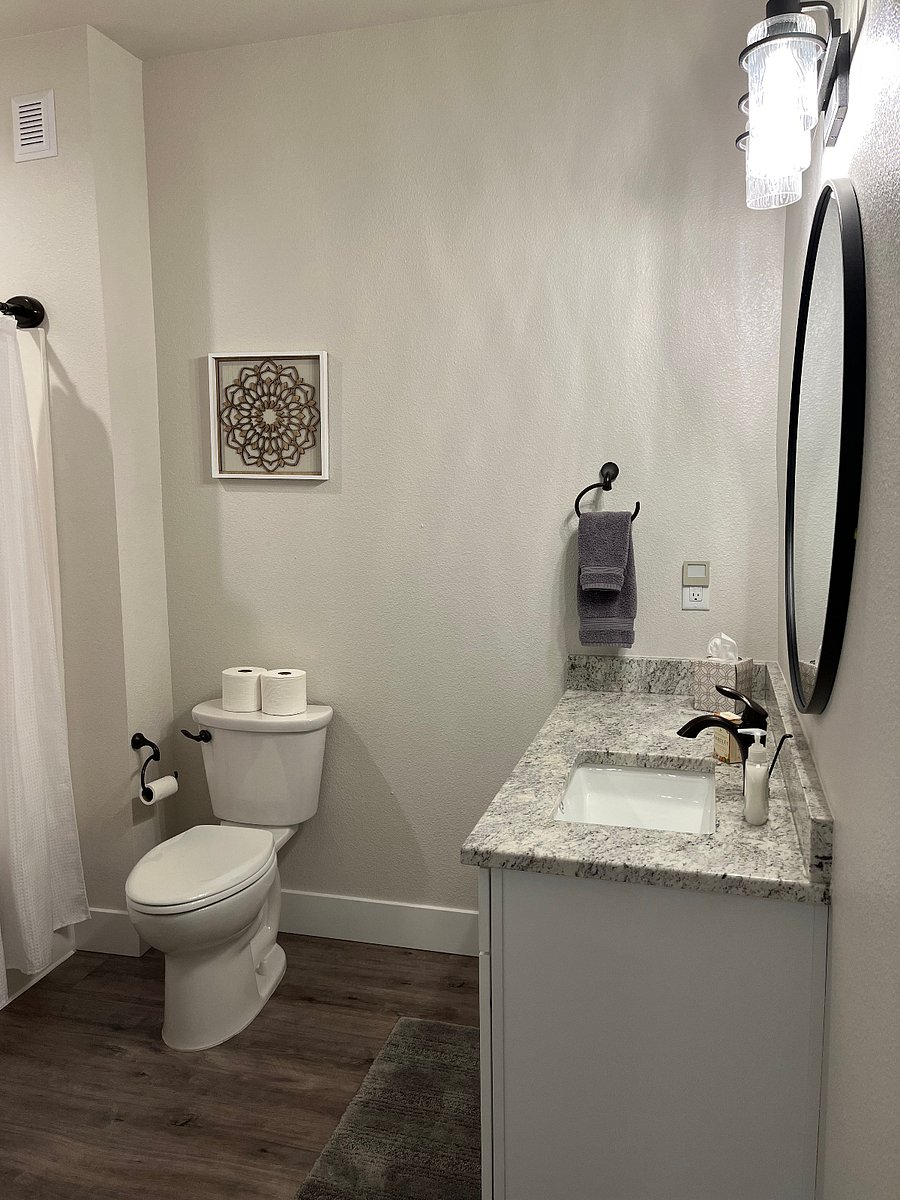 Second Bathroom with Tub/Shower