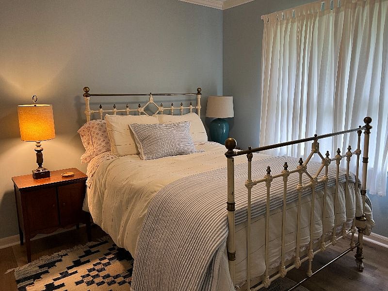 Full bed in middle bedroom