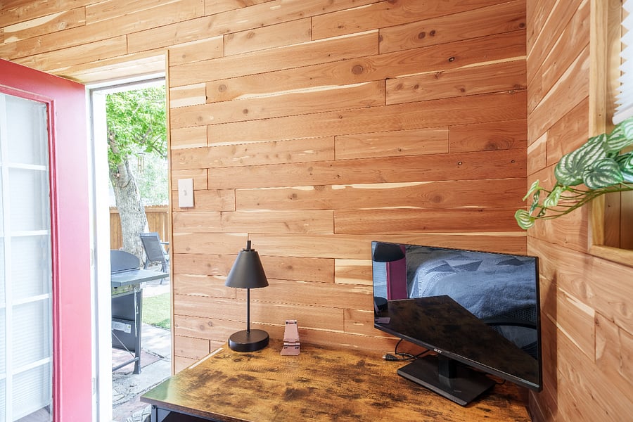 Single room / office. Separate from main house.